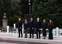 President Ilham Aliyev, First Lady Mehriban Aliyeva and their family members visit grave of national leader Heydar Aliyev (PHOTO/VIDEO)