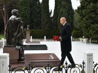 President Ilham Aliyev, First Lady Mehriban Aliyeva and their family members visit grave of national leader Heydar Aliyev (PHOTO/VIDEO)