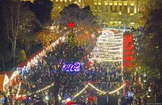 Azerbaijan organizes "Cold hands, warm heart" charity fair (PHOTO)