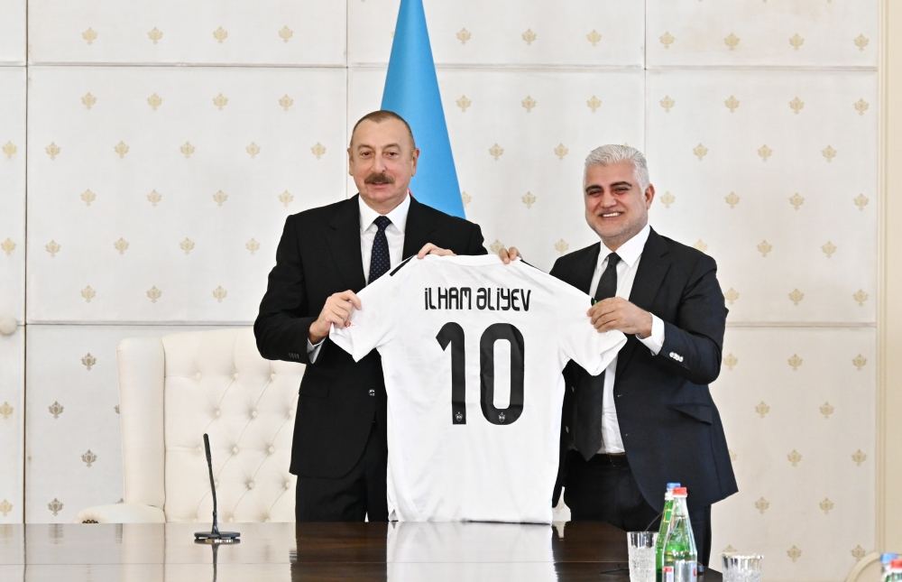 Uniform of Qarabag football club and ball with autographs of players presented to President Ilham Aliyev (PHOTO)