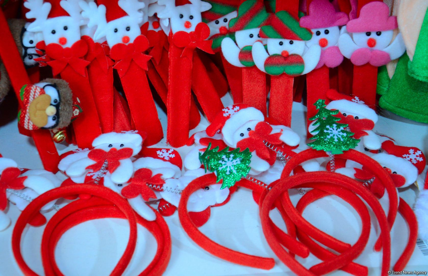 Azerbaijan organizes "Cold hands, warm heart" charity fair (PHOTO)