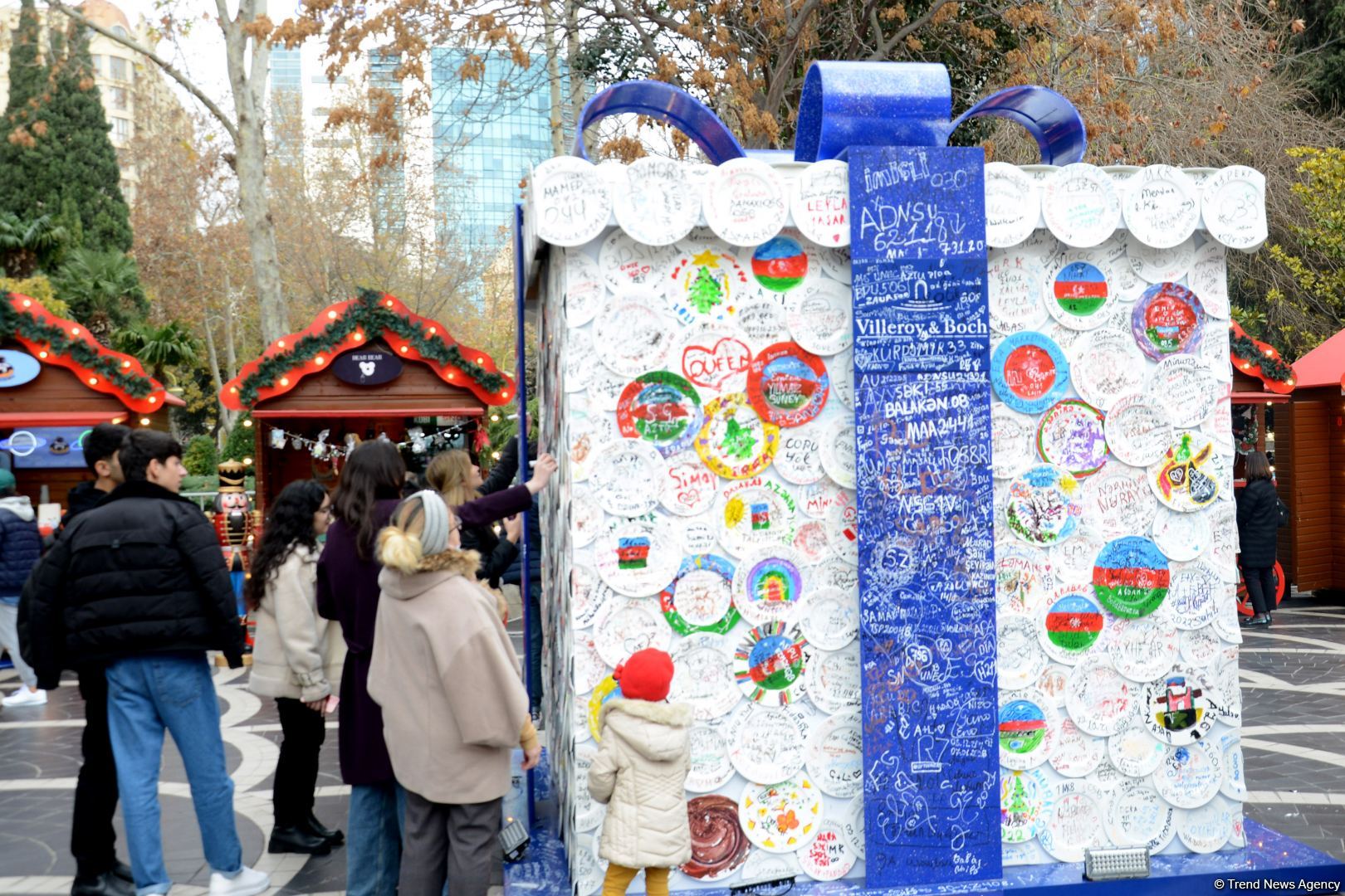 Azerbaijan organizes "Cold hands, warm heart" charity fair (PHOTO)