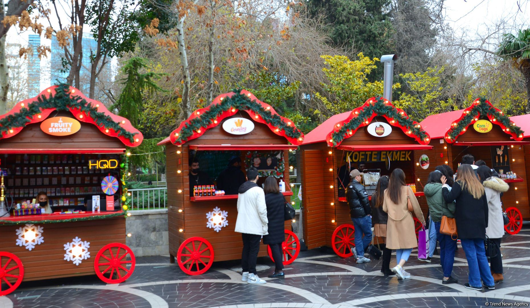 Azerbaijan organizes "Cold hands, warm heart" charity fair (PHOTO)