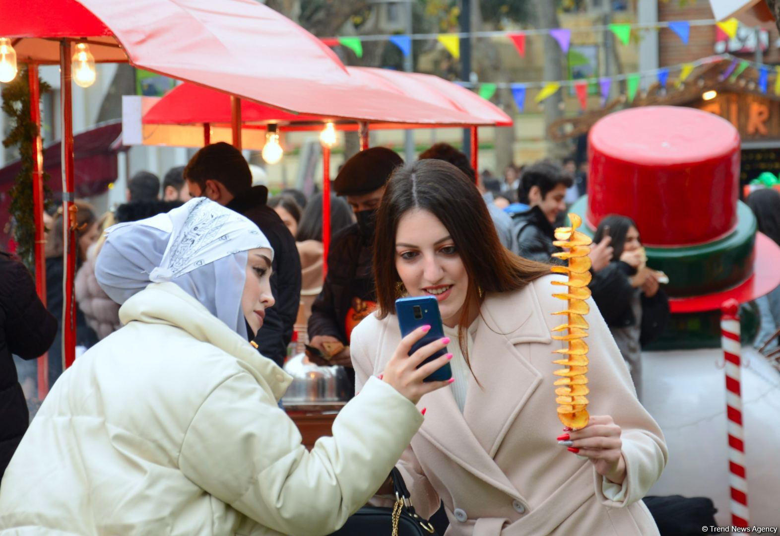 Azerbaijan organizes "Cold hands, warm heart" charity fair (PHOTO)