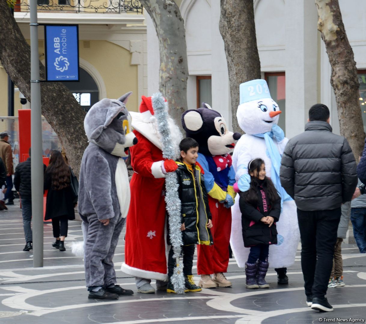 Azerbaijan organizes "Cold hands, warm heart" charity fair (PHOTO)