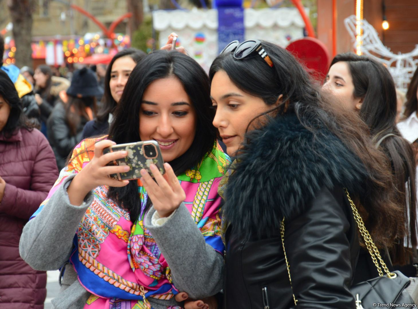 Azerbaijan organizes "Cold hands, warm heart" charity fair (PHOTO)
