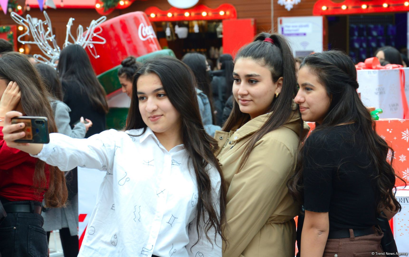 Azerbaijan organizes "Cold hands, warm heart" charity fair (PHOTO)