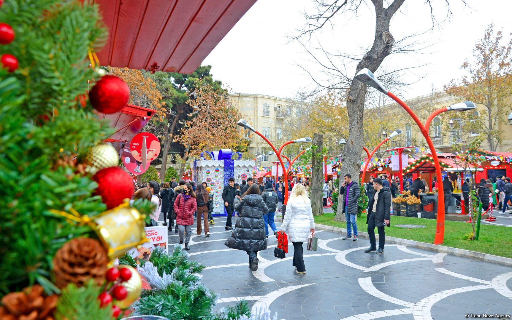 Azerbaijan organizes "Cold hands, warm heart" charity fair (PHOTO)