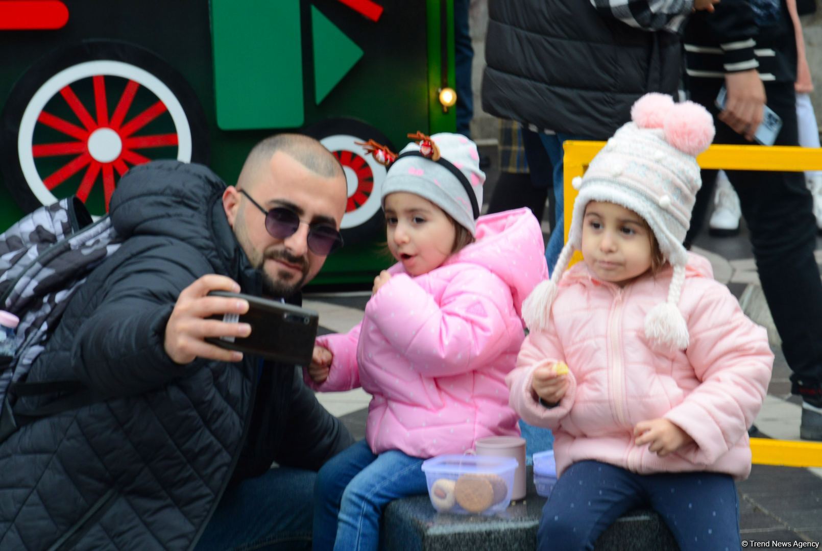 Azerbaijan organizes "Cold hands, warm heart" charity fair (PHOTO)