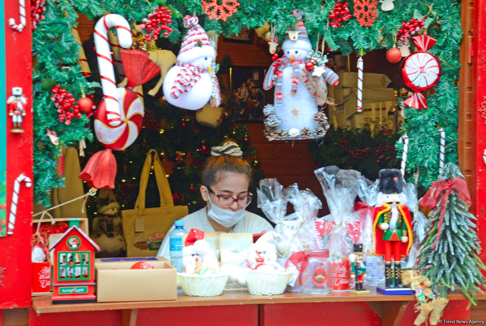 Azerbaijan organizes "Cold hands, warm heart" charity fair (PHOTO)