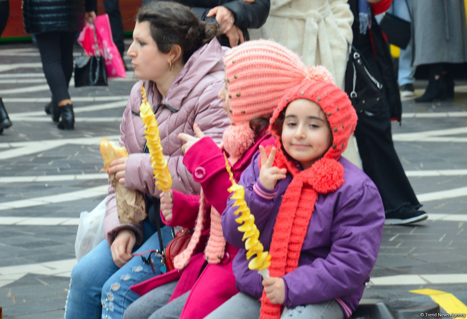 Azerbaijan organizes "Cold hands, warm heart" charity fair (PHOTO)