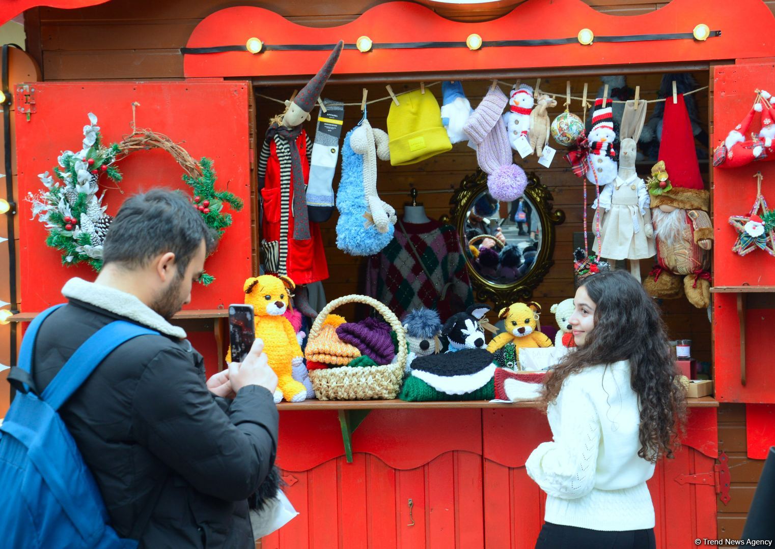 Azerbaijan organizes "Cold hands, warm heart" charity fair (PHOTO)