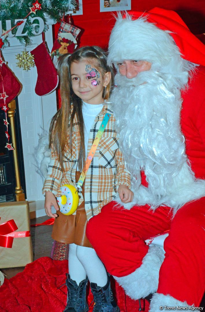 Azerbaijan organizes "Cold hands, warm heart" charity fair (PHOTO)