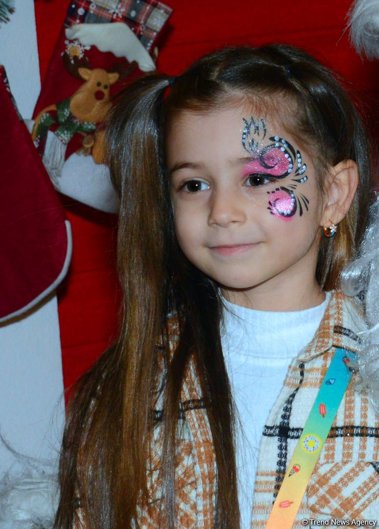 Azerbaijan organizes "Cold hands, warm heart" charity fair (PHOTO)