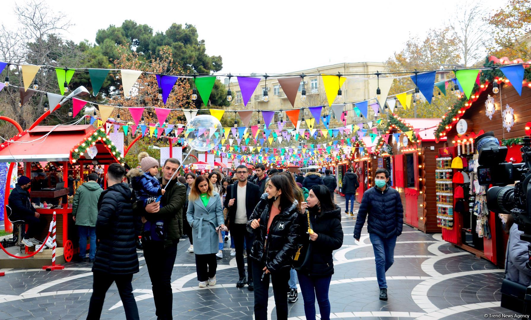 Azerbaijan organizes "Cold hands, warm heart" charity fair (PHOTO)