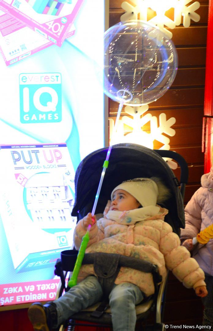 Azerbaijan organizes "Cold hands, warm heart" charity fair (PHOTO)