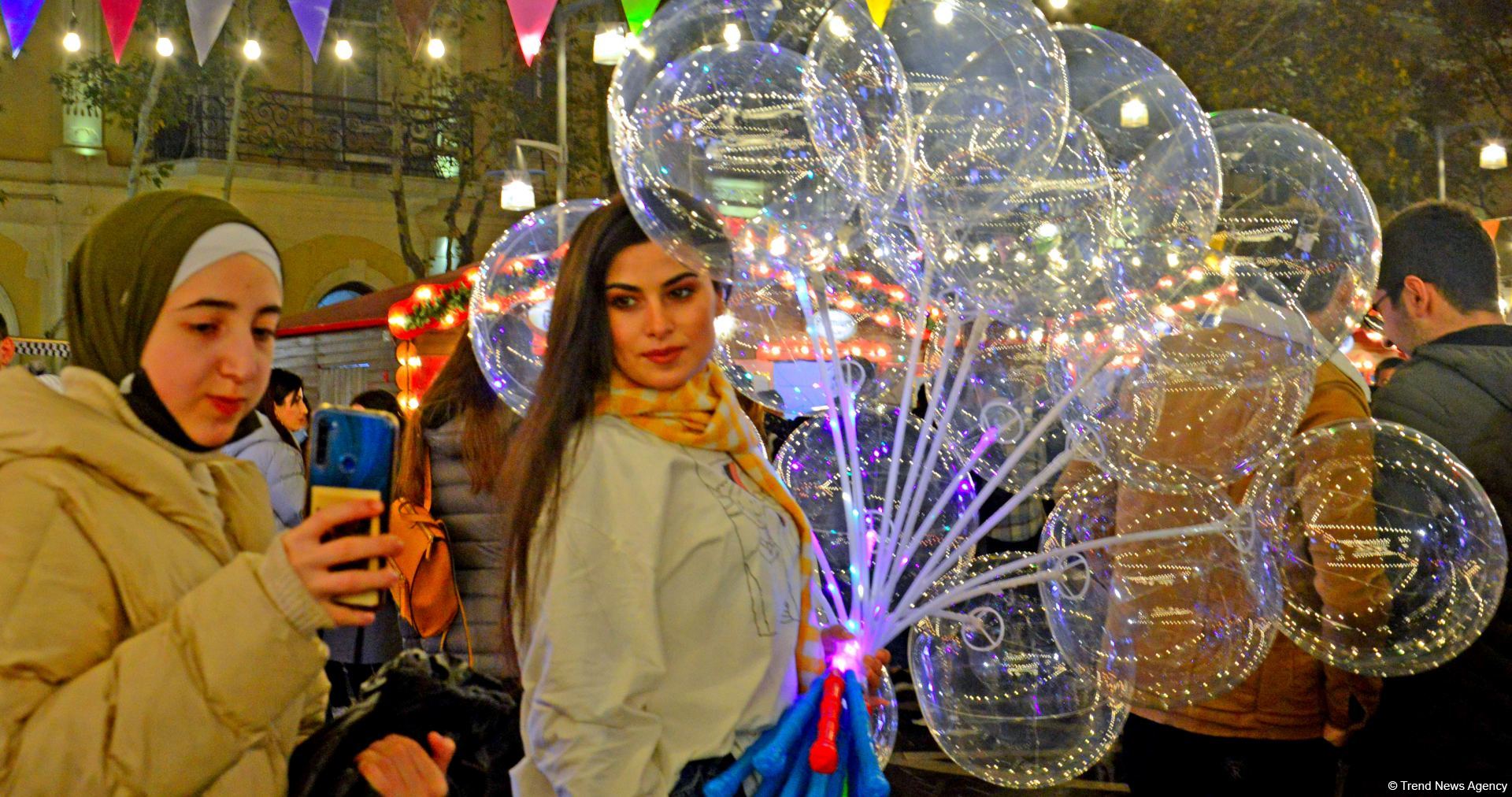 Azerbaijan organizes "Cold hands, warm heart" charity fair (PHOTO)