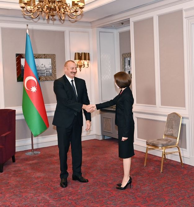 President Ilham Aliyev meets with Moldovan President Maia Sandu in Brussels (PHOTO/VIDEO)