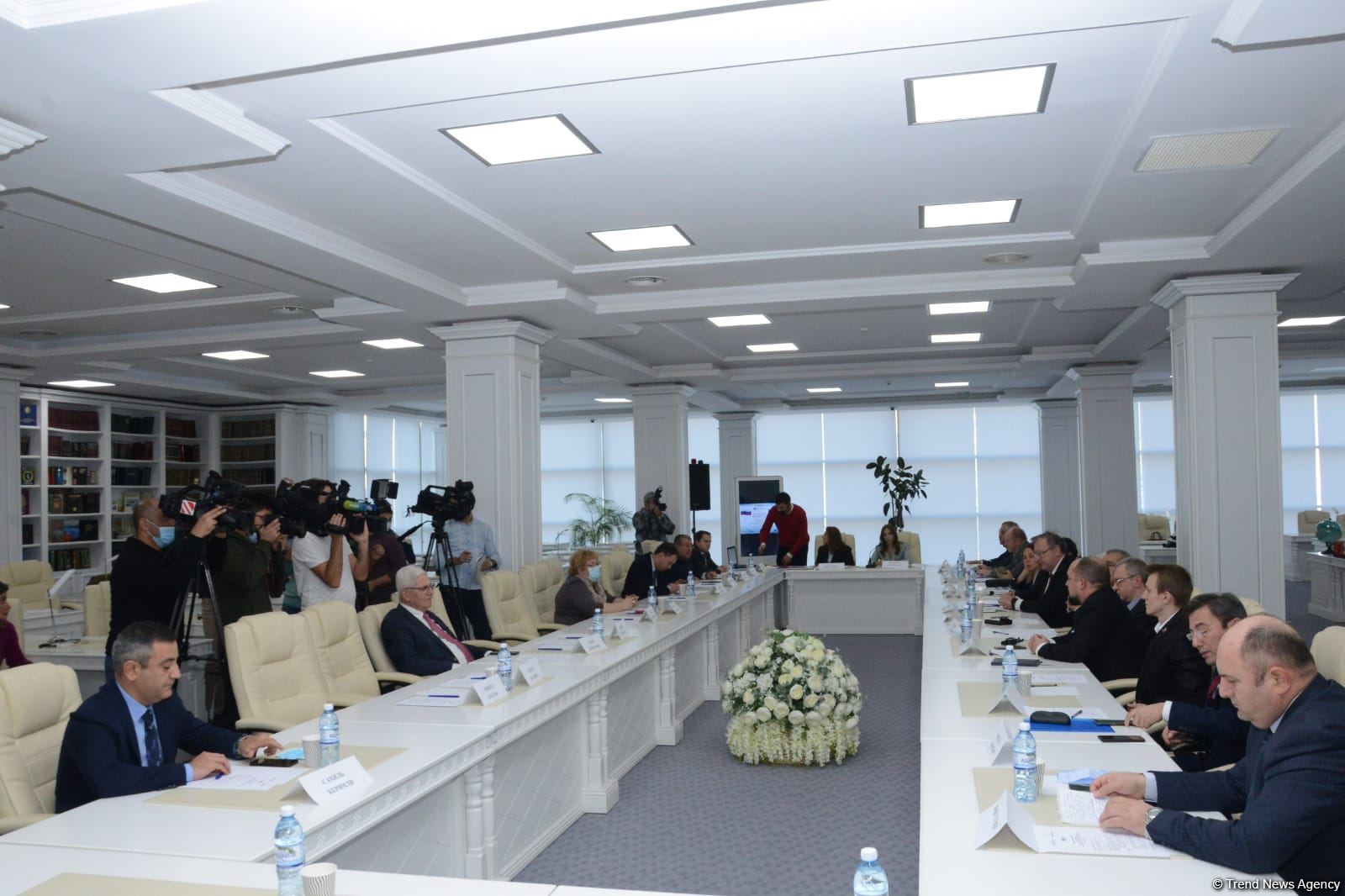 Azerbaijani, Russian experts discuss prospects for development of Baku-Moscow ties (PHOTO)