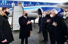 President Ilham Aliyev arrives in St. Petersburg for visit (PHOTO/VIDEO)