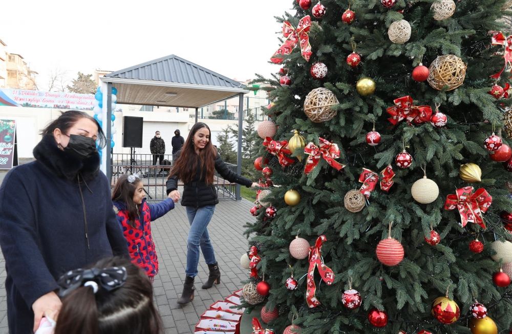 Heydar Aliyev Foundation VP Leyla Aliyeva takes part in opening ceremony of another yard, renovated within "Our Yard" project (PHOTO)
