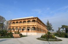 President Ilham Aliyev and First Lady Mehriban Aliyeva view conditions created at newly renovated Nizami Ganjavi Park (PHOTO/VIDEO)