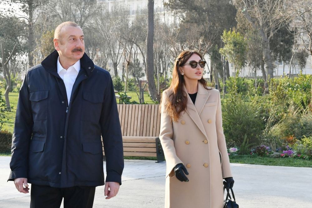 President Ilham Aliyev and First Lady Mehriban Aliyeva view conditions created at newly renovated Nizami Ganjavi Park (PHOTO/VIDEO)