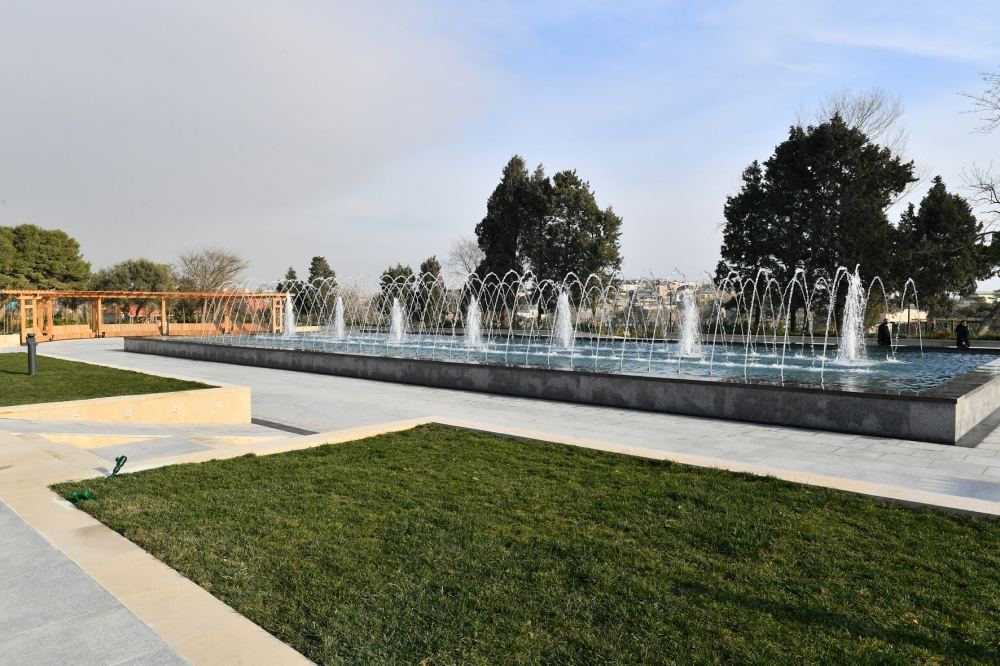 President Ilham Aliyev and First Lady Mehriban Aliyeva view conditions created at newly renovated Nizami Ganjavi Park (PHOTO/VIDEO)