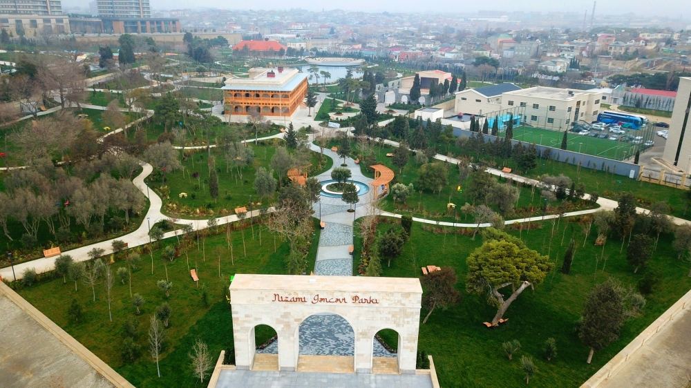 President Ilham Aliyev and First Lady Mehriban Aliyeva view conditions created at newly renovated Nizami Ganjavi Park (PHOTO/VIDEO)
