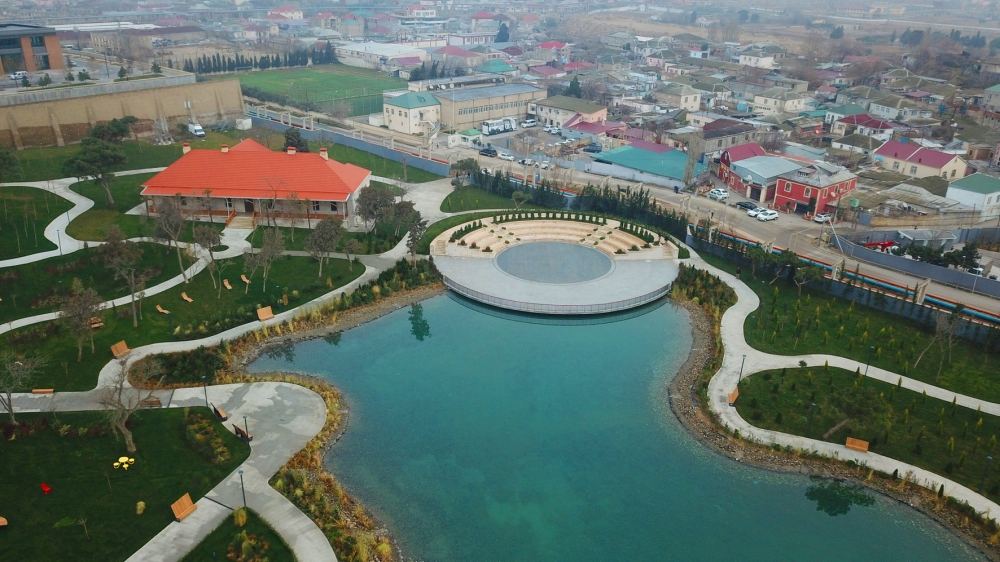President Ilham Aliyev and First Lady Mehriban Aliyeva view conditions created at newly renovated Nizami Ganjavi Park (PHOTO/VIDEO)