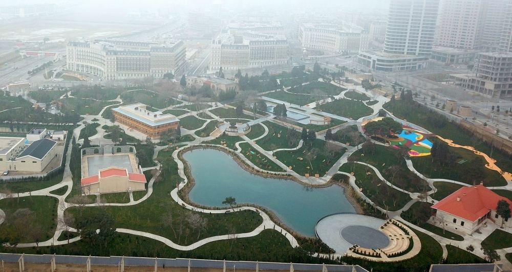 President Ilham Aliyev and First Lady Mehriban Aliyeva view conditions created at newly renovated Nizami Ganjavi Park (PHOTO/VIDEO)