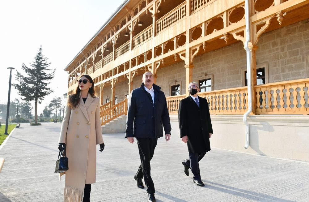 President Ilham Aliyev and First Lady Mehriban Aliyeva view conditions created at newly renovated Nizami Ganjavi Park (PHOTO/VIDEO)