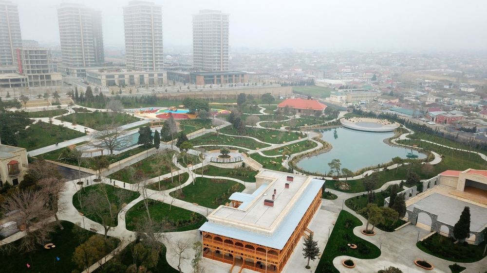President Ilham Aliyev and First Lady Mehriban Aliyeva view conditions created at newly renovated Nizami Ganjavi Park (PHOTO/VIDEO)