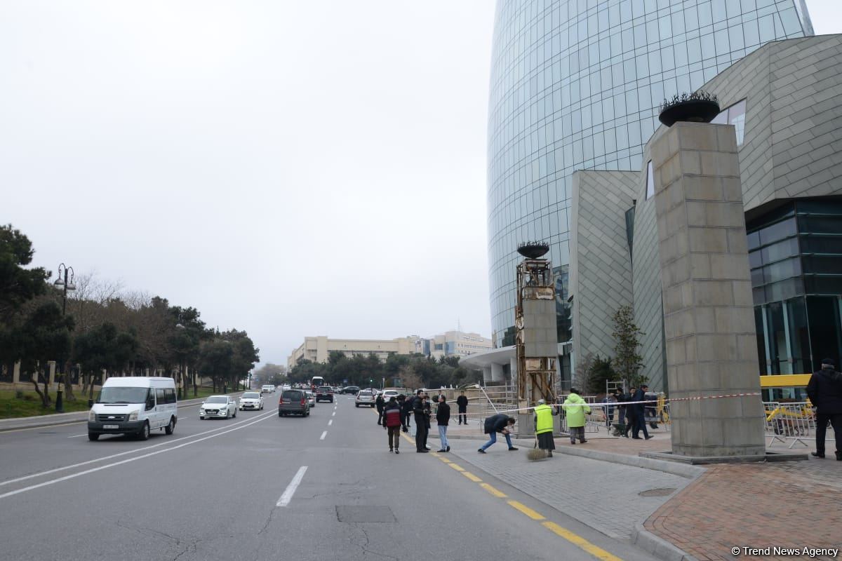 Explosion occurs in front of Flame Towers in Baku (PHOTO/VIDEO)