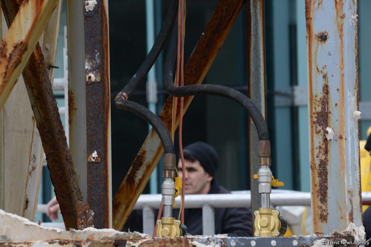 Explosion occurs in front of Flame Towers in Baku (PHOTO/VIDEO)