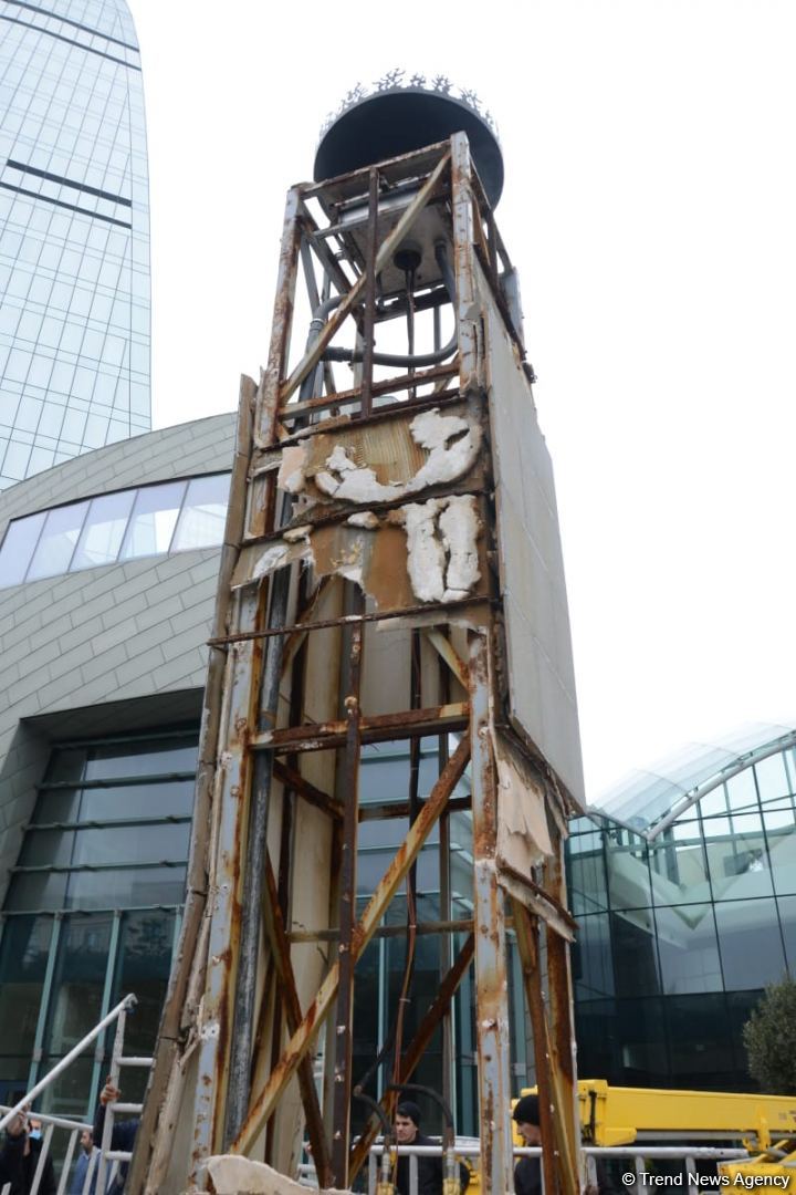 Explosion occurs in front of Flame Towers in Baku (PHOTO/VIDEO)