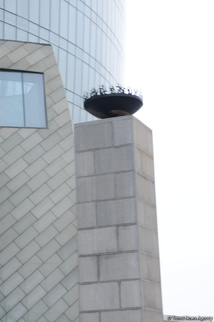 Explosion occurs in front of Flame Towers in Baku (PHOTO/VIDEO)