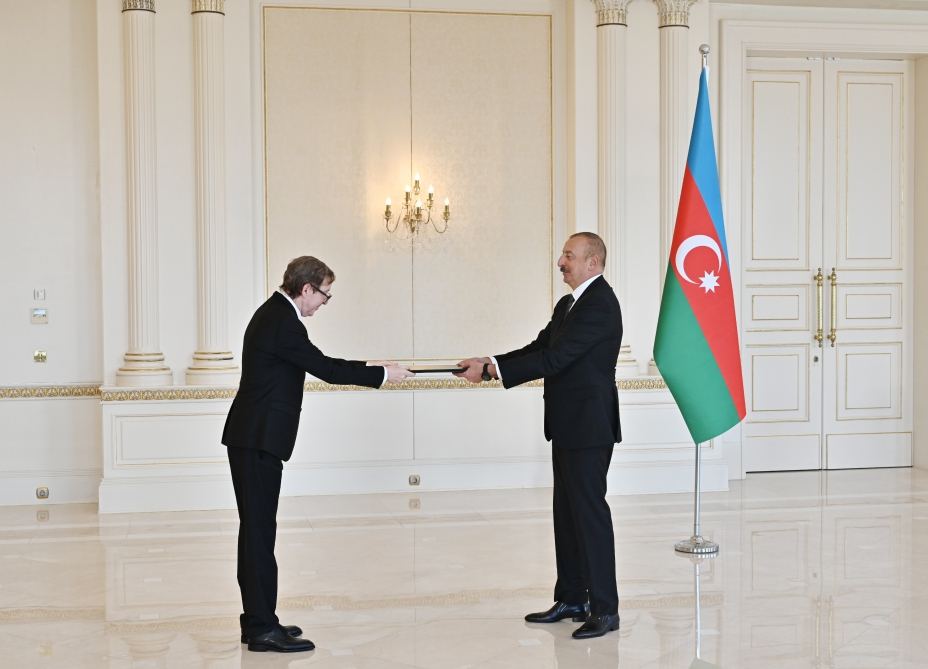 Azerbaijani President Ilham Aliyev receives credentials of newly appointed ambassador of Algeria (PHOTO/VIDEO)