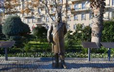 President Ilham Aliyev unveils monument to philanthropist Haji Zeynalabdin Taghiyev in Baku (PHOTO/VIDEO)