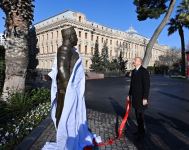 President Ilham Aliyev unveils monument to philanthropist Haji Zeynalabdin Taghiyev in Baku (PHOTO/VIDEO)