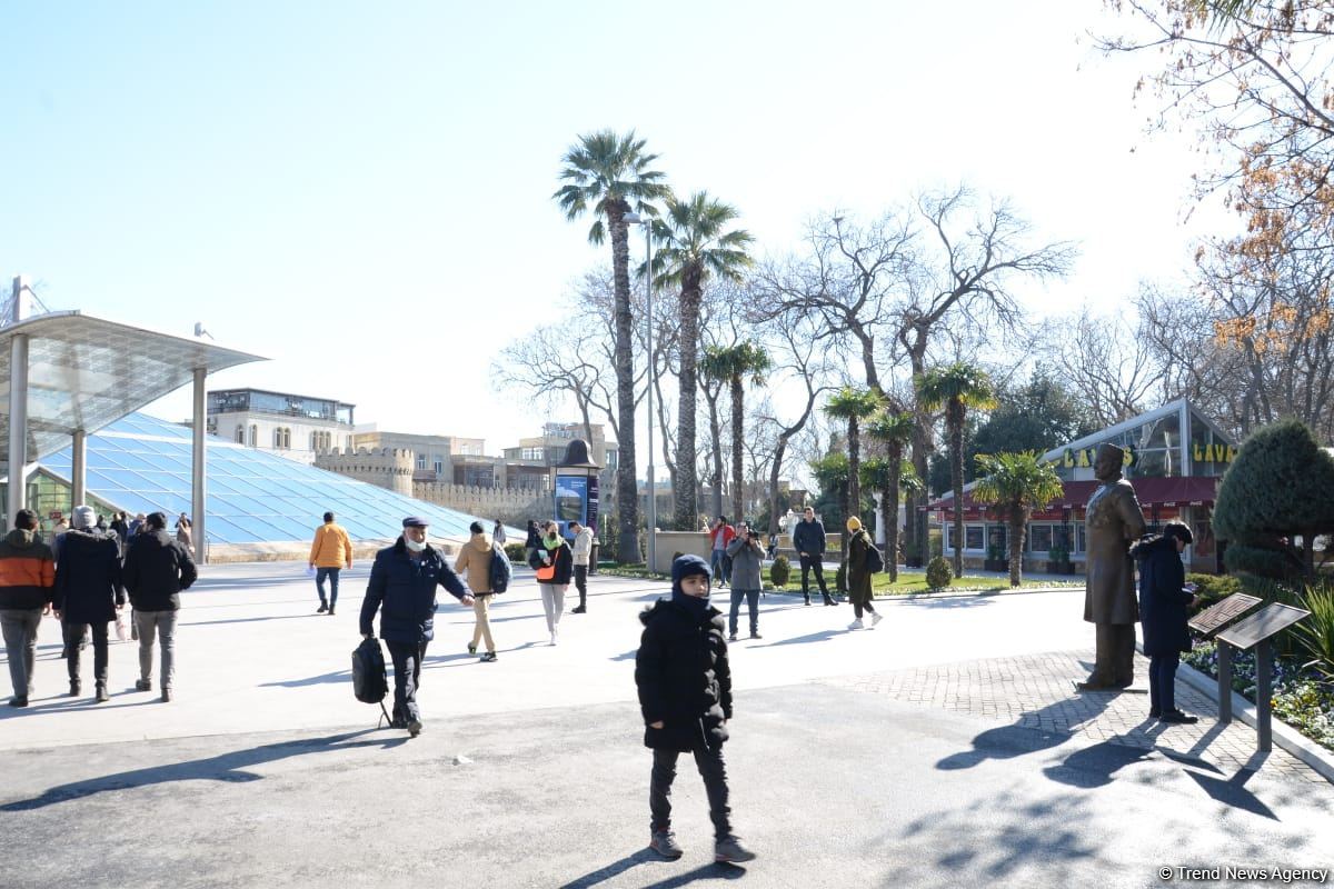 Baku residents express their gratitude to President Ilham Aliyev for highly appreciating activity of Haji Zeynalabdin Taghiyev (PHOTO/VIDEO)