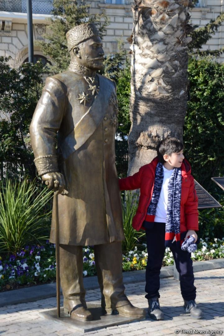 Baku residents express their gratitude to President Ilham Aliyev for highly appreciating activity of Haji Zeynalabdin Taghiyev (PHOTO/VIDEO)