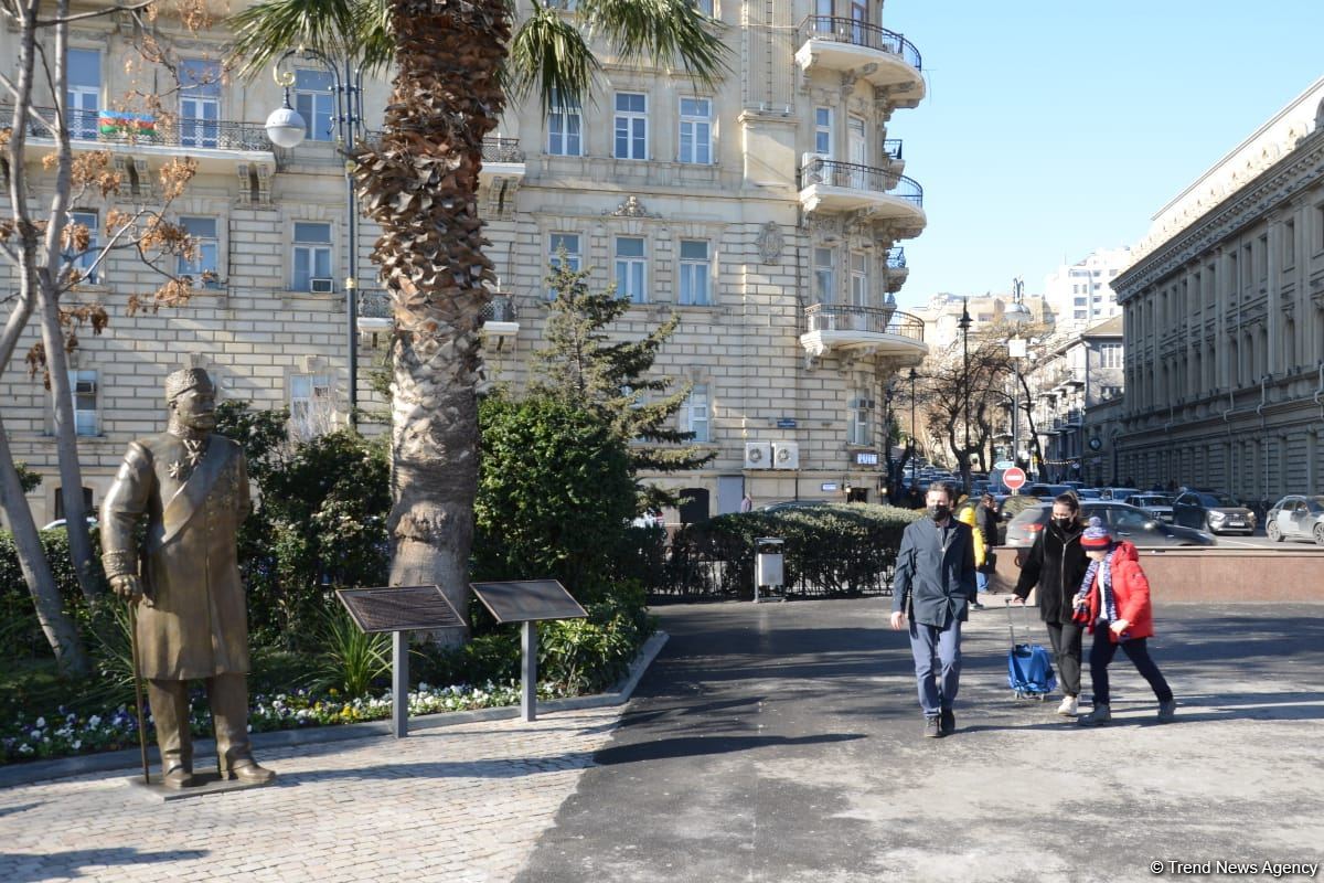Baku residents express their gratitude to President Ilham Aliyev for highly appreciating activity of Haji Zeynalabdin Taghiyev (PHOTO/VIDEO)