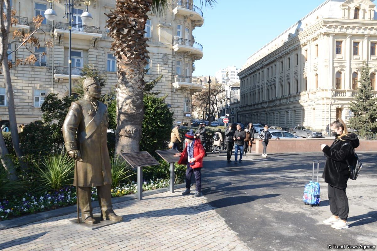 Baku residents express their gratitude to President Ilham Aliyev for highly appreciating activity of Haji Zeynalabdin Taghiyev (PHOTO/VIDEO)