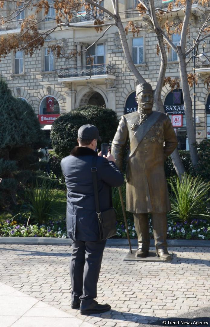 Baku residents express their gratitude to President Ilham Aliyev for highly appreciating activity of Haji Zeynalabdin Taghiyev (PHOTO/VIDEO)