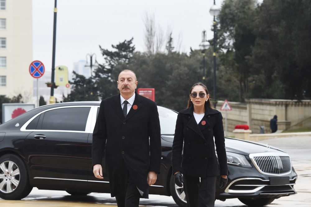 President Ilham Aliyev and First Lady Mehriban Aliyeva visit Alley of Martyrs on 32nd anniversary of 20 January tragedy (PHOTO/VIDEO)