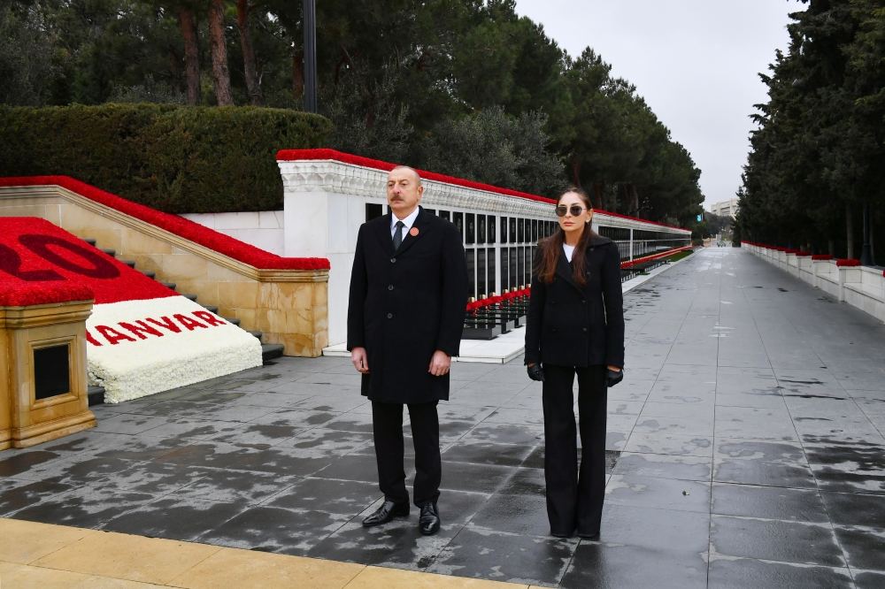 President Ilham Aliyev and First Lady Mehriban Aliyeva visit Alley of Martyrs on 32nd anniversary of 20 January tragedy (PHOTO/VIDEO)