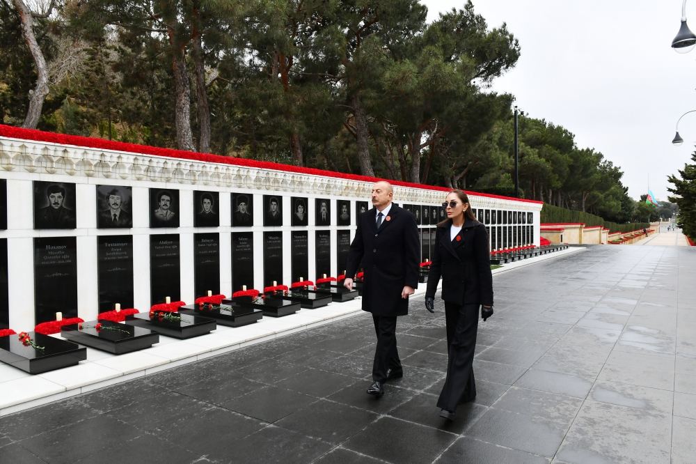 President Ilham Aliyev and First Lady Mehriban Aliyeva visit Alley of Martyrs on 32nd anniversary of 20 January tragedy (PHOTO/VIDEO)