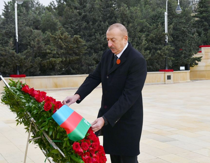 President Ilham Aliyev and First Lady Mehriban Aliyeva visit Alley of Martyrs on 32nd anniversary of 20 January tragedy (PHOTO/VIDEO)