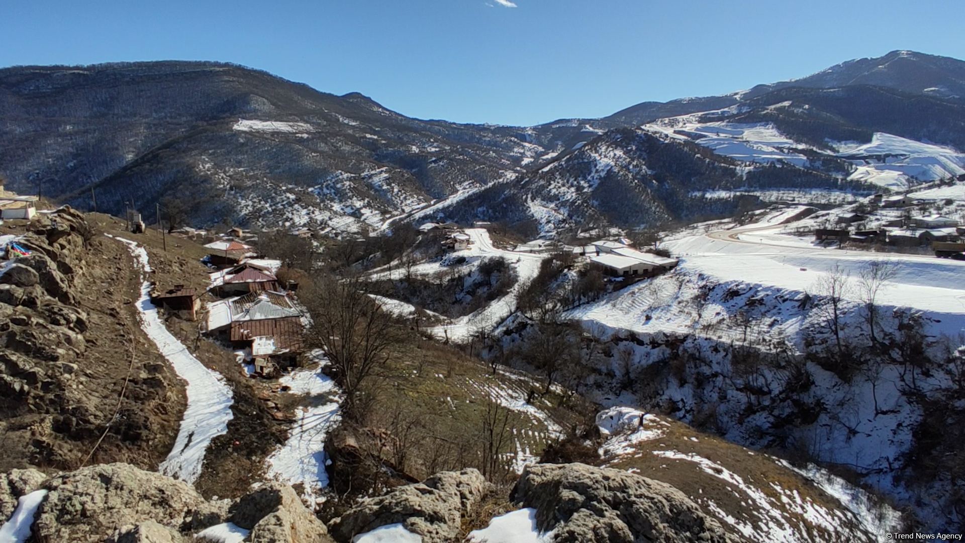 Azerbaijan's servicemen honor memory of martyrs in Dashalty village of liberated Shusha - Trend TV (PHOTO/VIDEO)